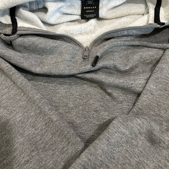 Oakley 1/4 Zip Unisex Hoodie - Picture 3 of 9